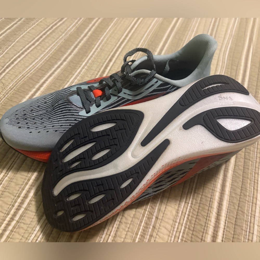 Brooks Hyperion Max V1 - image 2